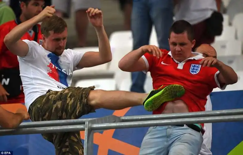 rissa allo stadio dopo inghilterra russia  9