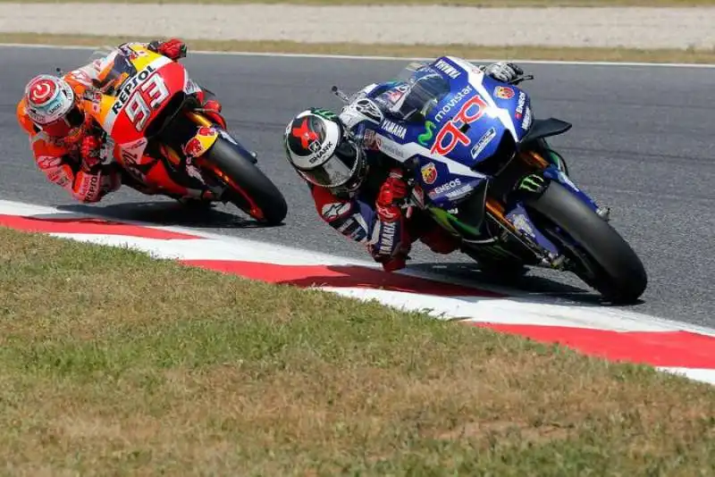 rossi batte marquez 6