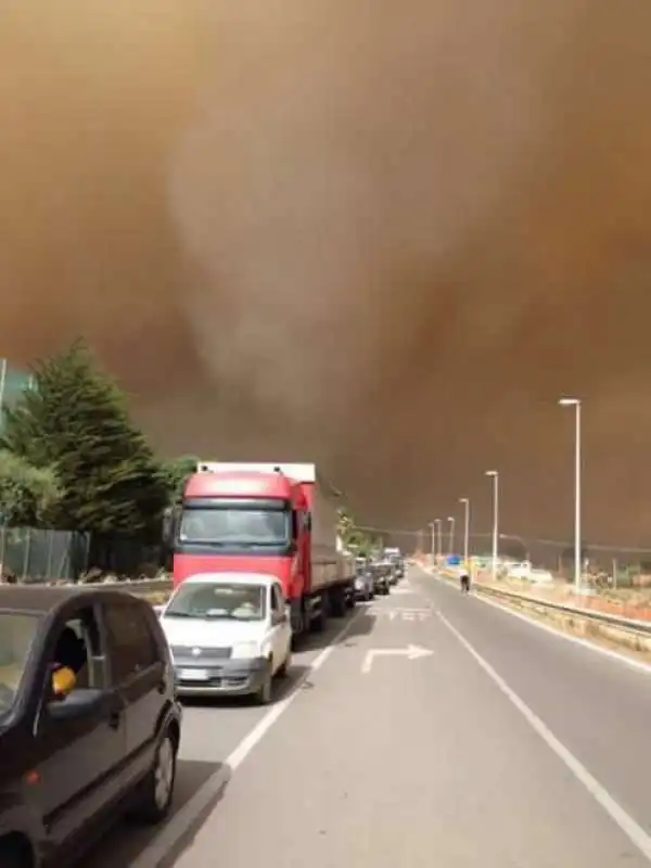 scirocco e fiamme in provincia di palermo