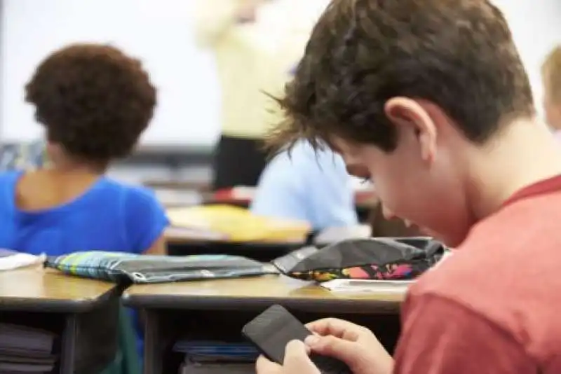 SMARTPHONE A SCUOLA