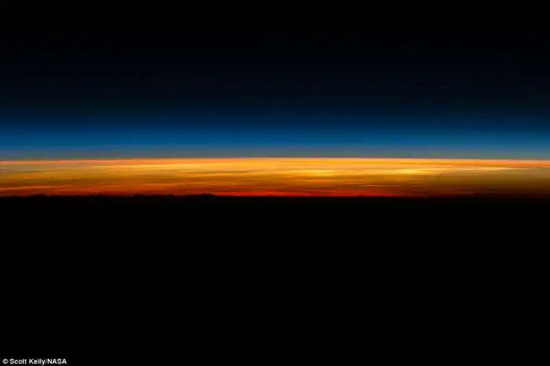 stazione spaziale internazionale tramonto