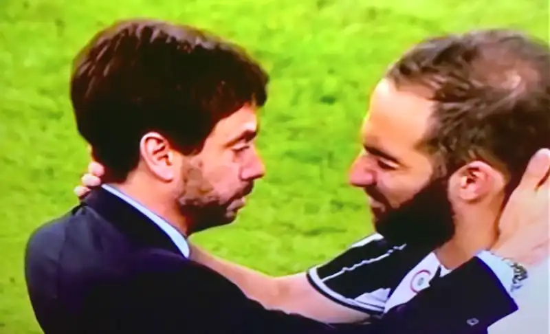 AGNELLI HIGUAIN IN LACRIME