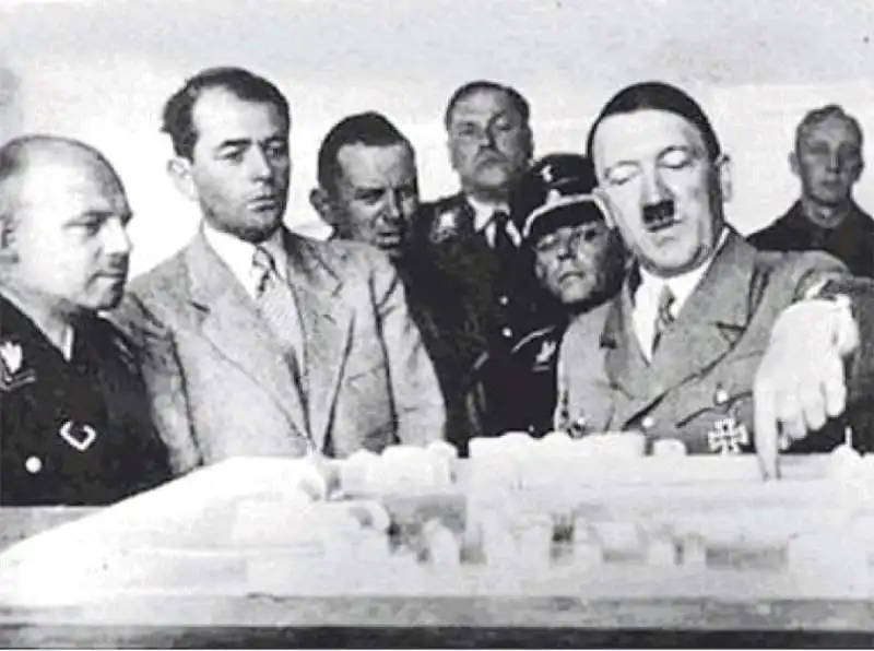 ALBERT SPEER E ADOLF HITLER