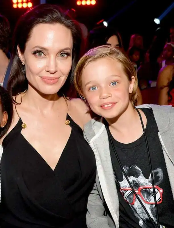 angelina jolie con shiloh 