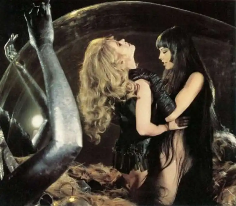 anita pallenberg jane fonda in barbarella 3