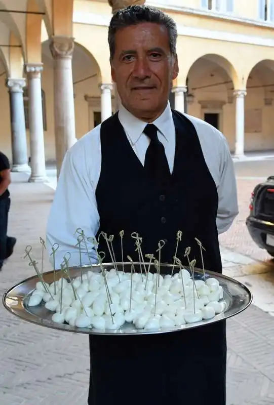 ciliegine di mozzarella per gli ospiti