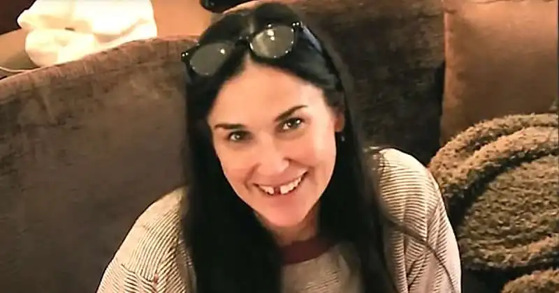 DEMI MOORE SENZA DENTI