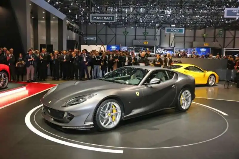 ferrari 812 superfast 10