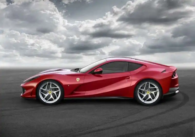 ferrari 812 superfast 5