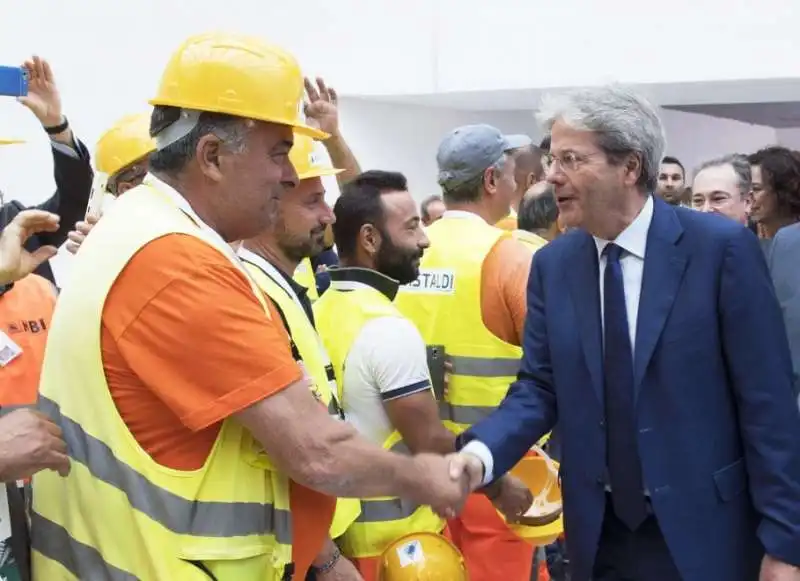 gentiloni inaugura la stazione di afragola       