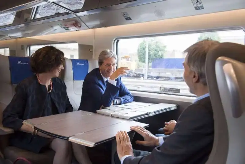 gentiloni inaugura la stazione di afragola 