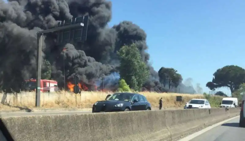 incendio pontina tor de cenci roma   