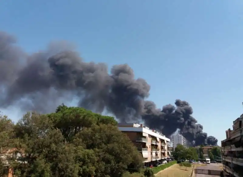 incendio pontina tor de cenci roma  