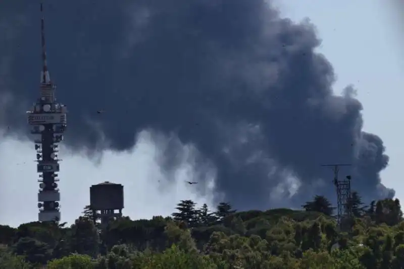 incendio pontina tor de cenci roma 