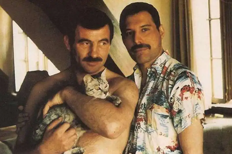 JIM HUTTON E FREDDIE MERCURY