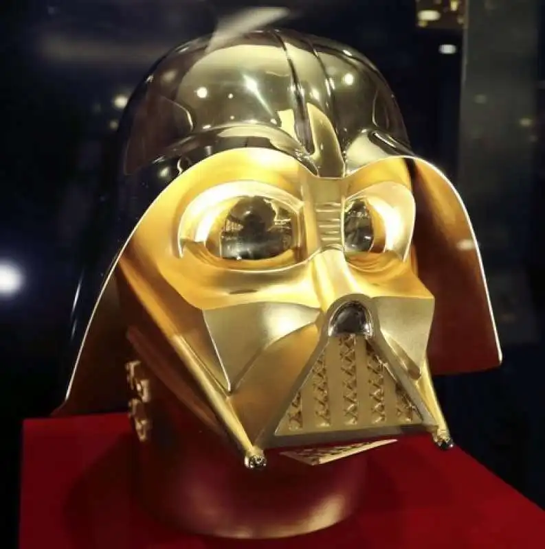 LA MASCHERA D ORO DI DARTH VADER