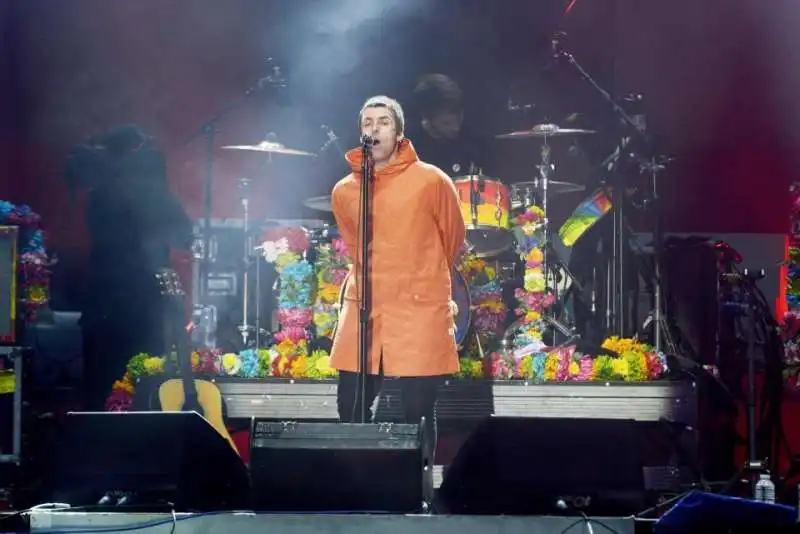 liam gallagher sul palco di manchester