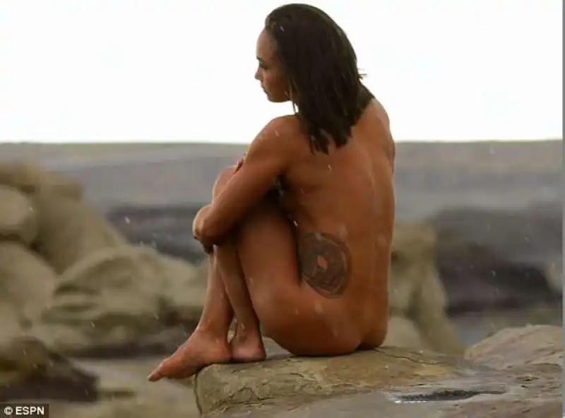 michelle waterson body issue copia