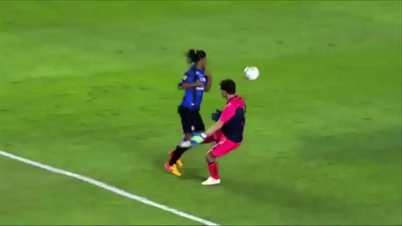 RONALDINHO FURBATA