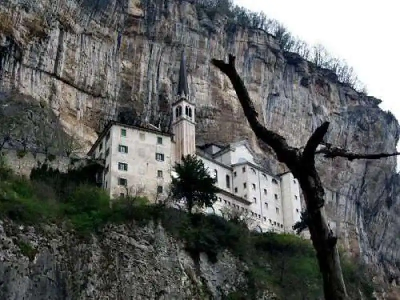 santuario madonna della corona