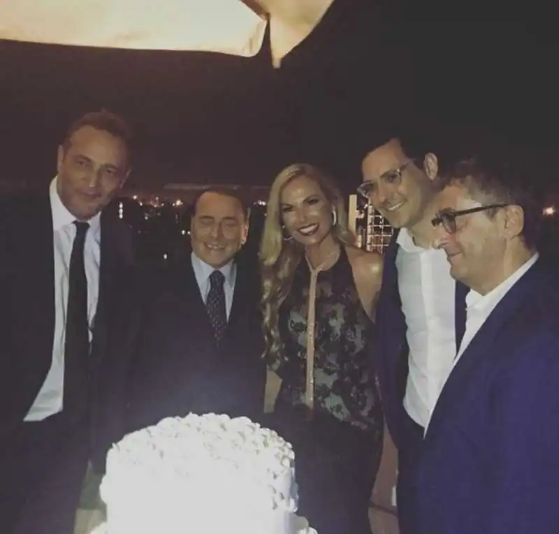 silvio berlusconi federica panicucci mauro crippa e claudio brachino