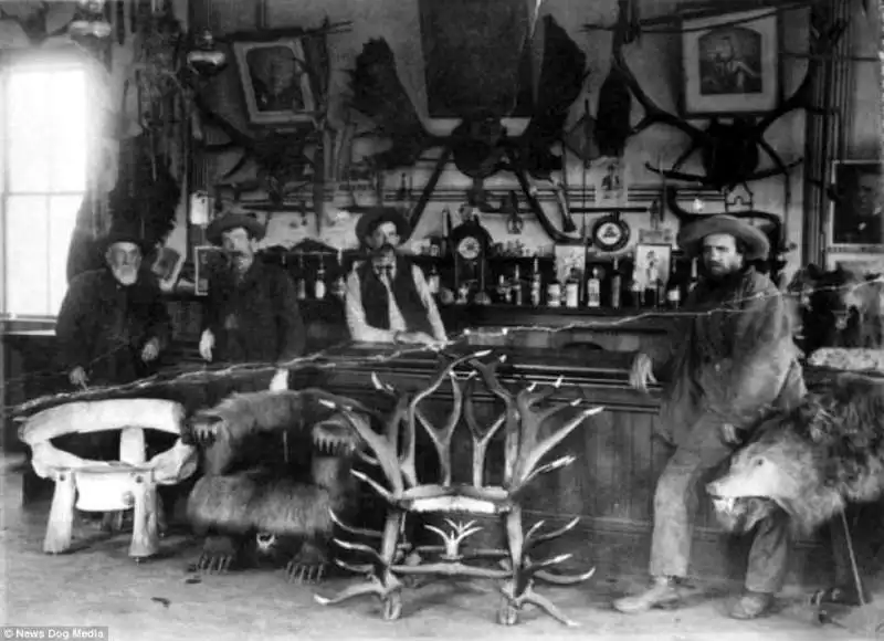 table bluff hotel and saloon in california