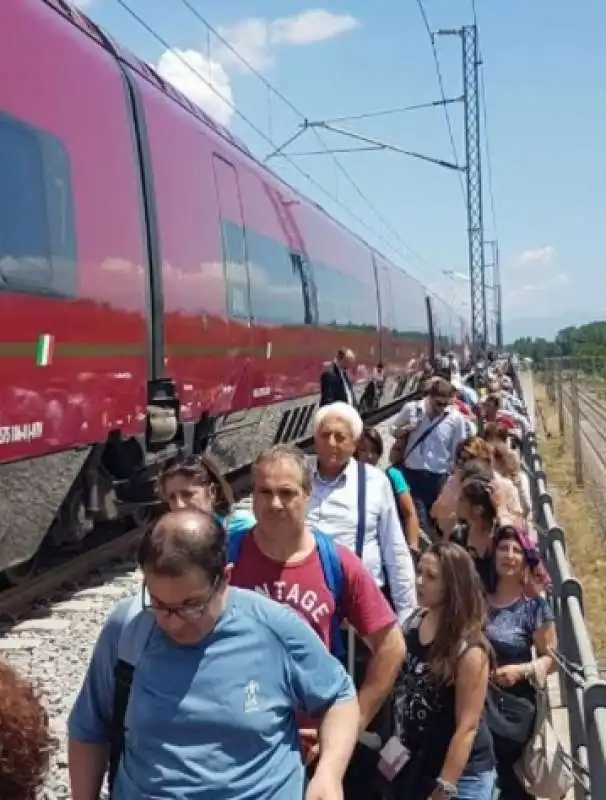 TRENO ITALO BLOCCATO PER ORE A FROSINONE