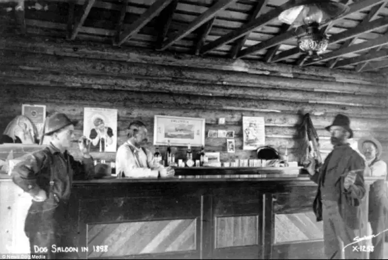 white dog saloon in fort worth