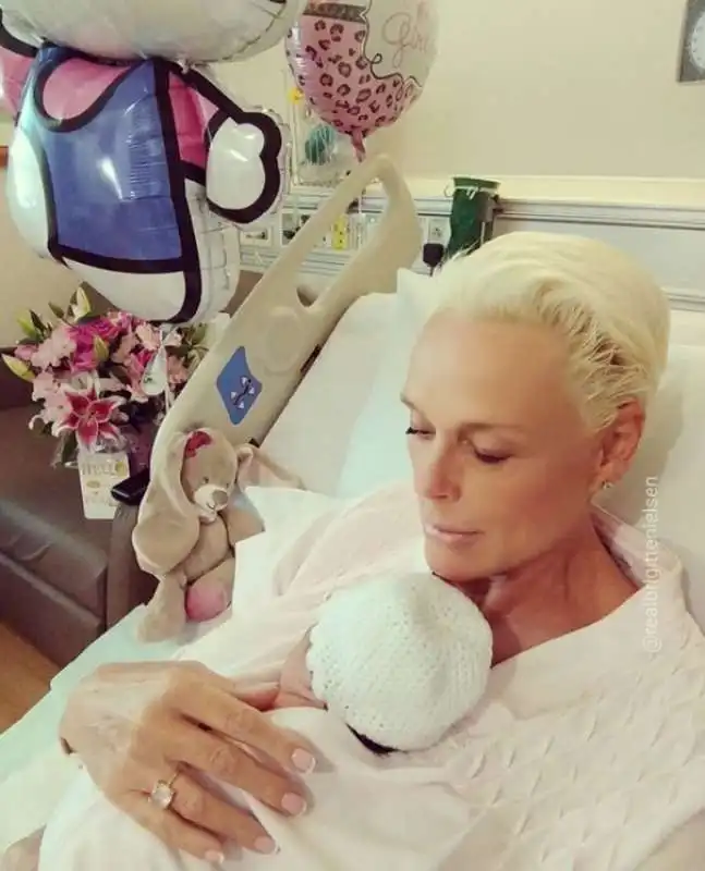 brigitte nielsen presenta la figlia frieda