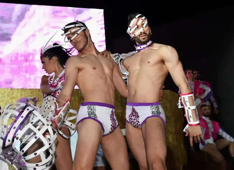 corpo di ballo del gay village (5)