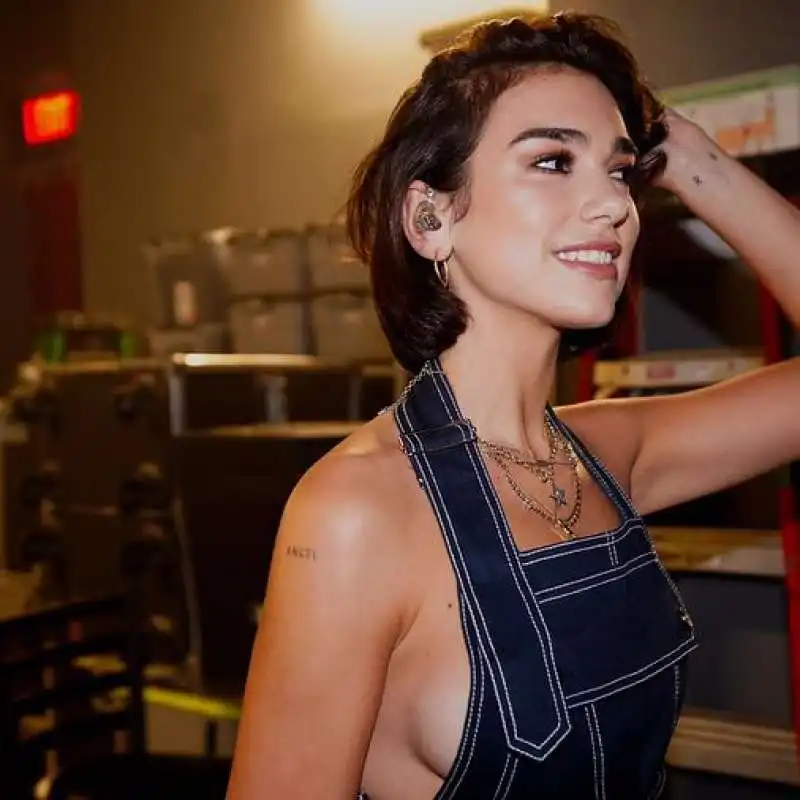 dua lipa 18