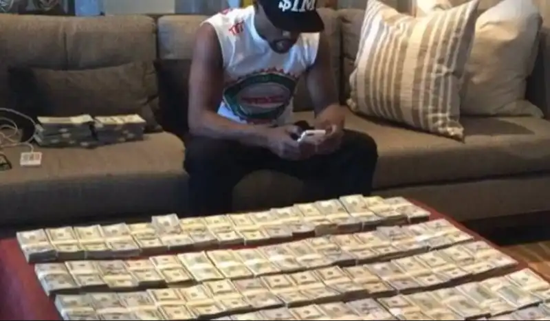 FLOYD MAYWEATHER 