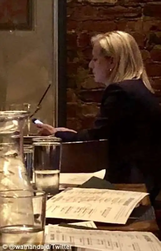 kirstjen nielsen cacciata da un ristorante 1