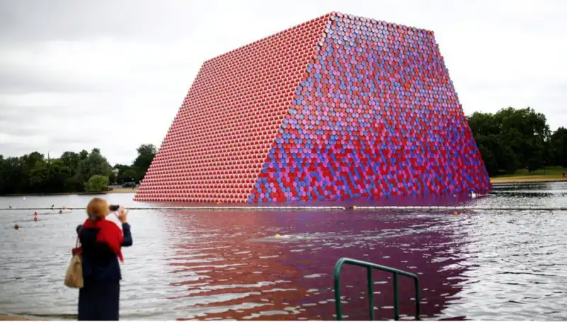 london mastaba christo