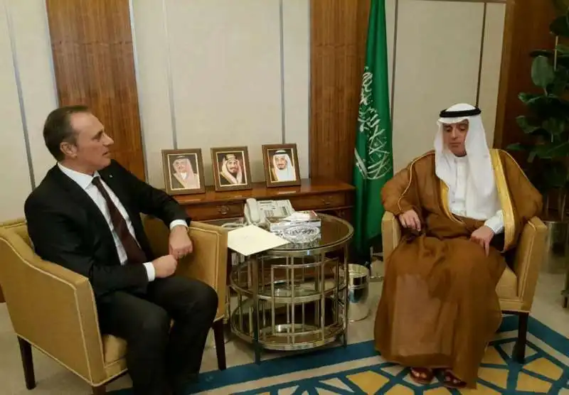 LUCA FERRARI CON IL MINISTRO DEGLI ESTERI SAUDITA ADEL AL JUBAIR