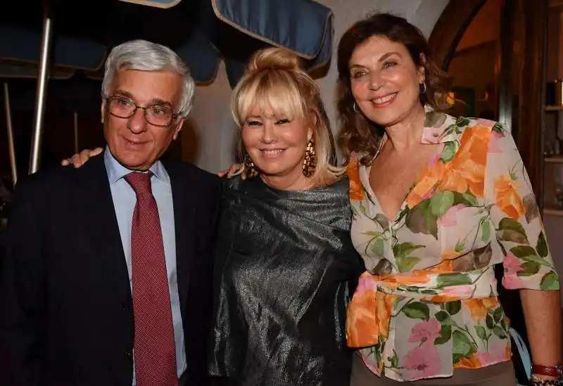 luigi chiariello la moglie raffaella e antonella martinelli