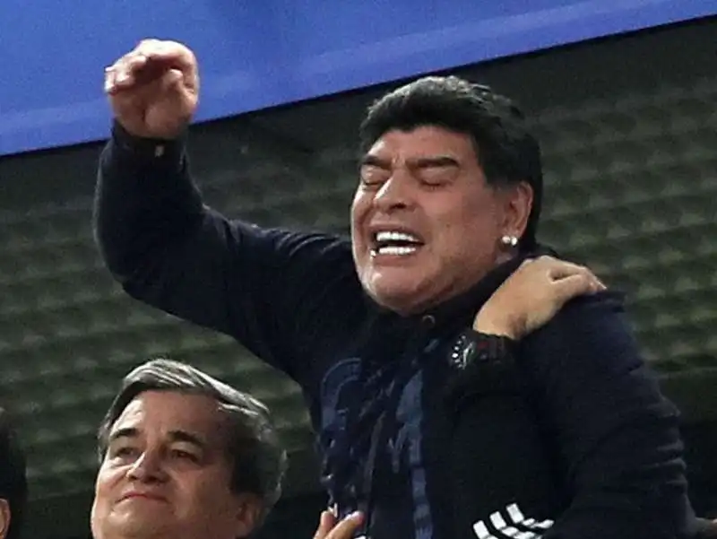 maradona durante argentina nigeria  13