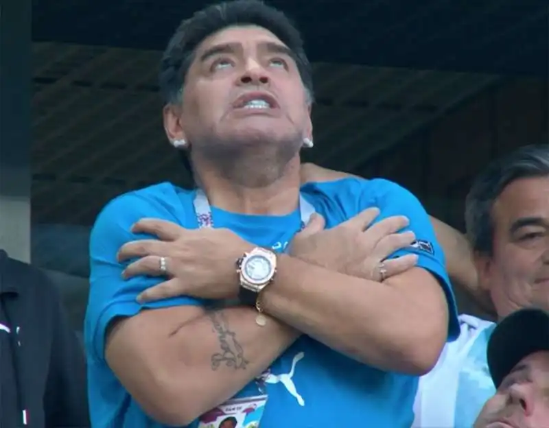 maradona durante argentina nigeria  15