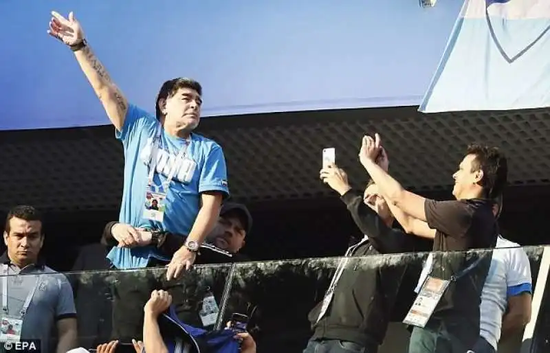 maradona durante argentina nigeria 3