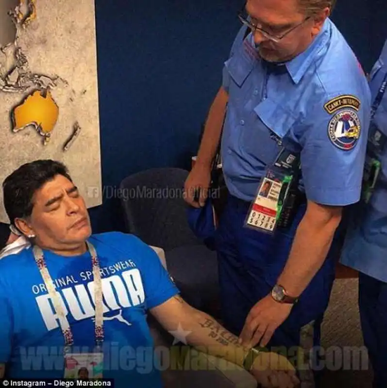 maradona si sente male durante argentina nigeria