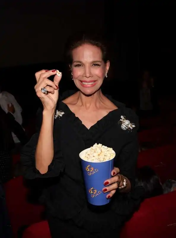 marisela federici con i pop corn