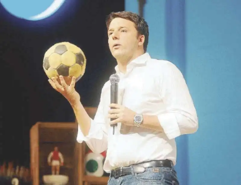 MATTEO RENZI E IL PALLONE