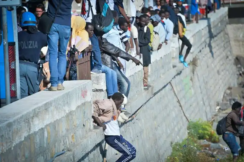 migranti al confine ventimiglia 