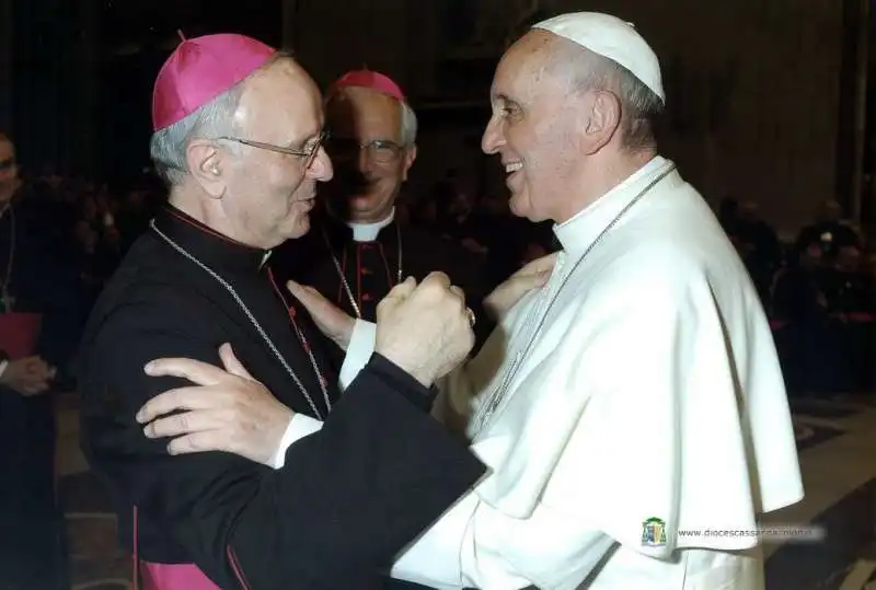 MONSIGNOR GALANTINO E PAPA BERGOGLIO