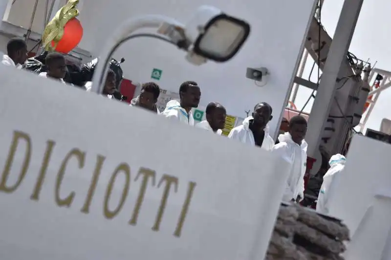 nave diciotti migranti 1