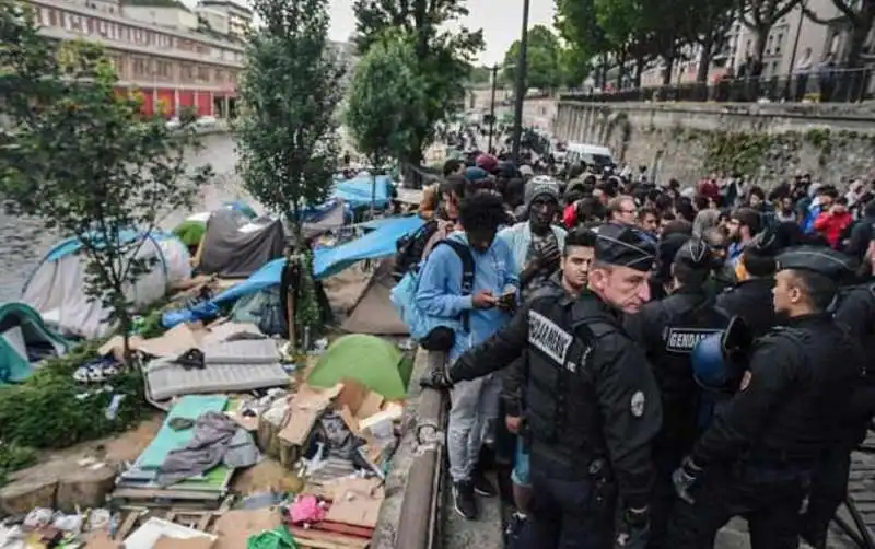 parigi, sgomebero campi migranti 9