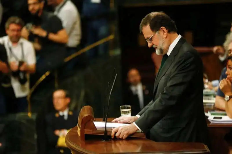 rajoy la sfiducia