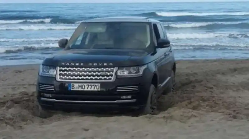 range rover spiaggia forte dei marmi