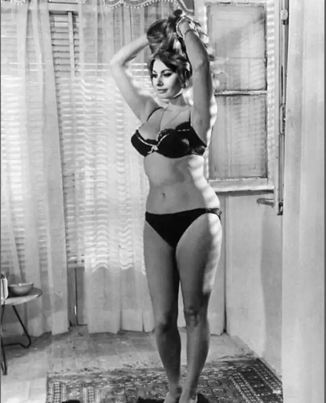 sophia loren in lingerie