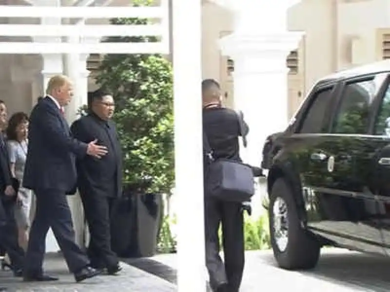 TRUMP KIM AUTO